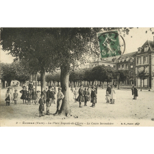 9 - Evreux (Eure) - La place Dupont-de-l'Eure - Le Cours Secondaire.