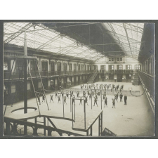 Lycée Carnot de Paris, grand hall central.