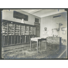 Salle de collections. (Ch. Lory)