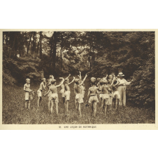 Ecole de plein air permanente - Ville de Mulhouse - Pfastatt (Haut-Rhin) - Une leçon de botanique.