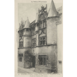 Le Poitou Pittoresque - 42 - Poitiers (Vienne) - L'Hôtel Fumé, aujourd'hui Faculté des Lettres - Façade de l'Entrée (XVe siècle).