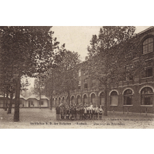Institution Notre-Dame-des-Victoires - Roubaix - Une cour de Récréation.