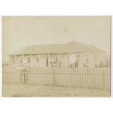 Ecole paroissiale élémentaire. Village Bodbée, gouvernement de Tiflis, Russie.