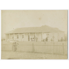 Ecole paroissiale élémentaire. Village Bodbée, gouvernement de Tiflis, Russie.