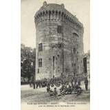 Ecole des Cordeliers - Dinan - Elèves en récréation près du Château de la Duchesse Anne.