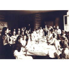 Ecole Campan à Lens - Classe ménagère, séance de repassage.