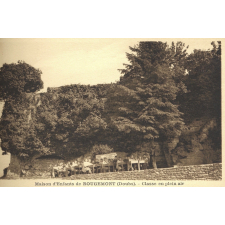 Maison d'Enfants du Château de Rougemont - Classe en plein air.