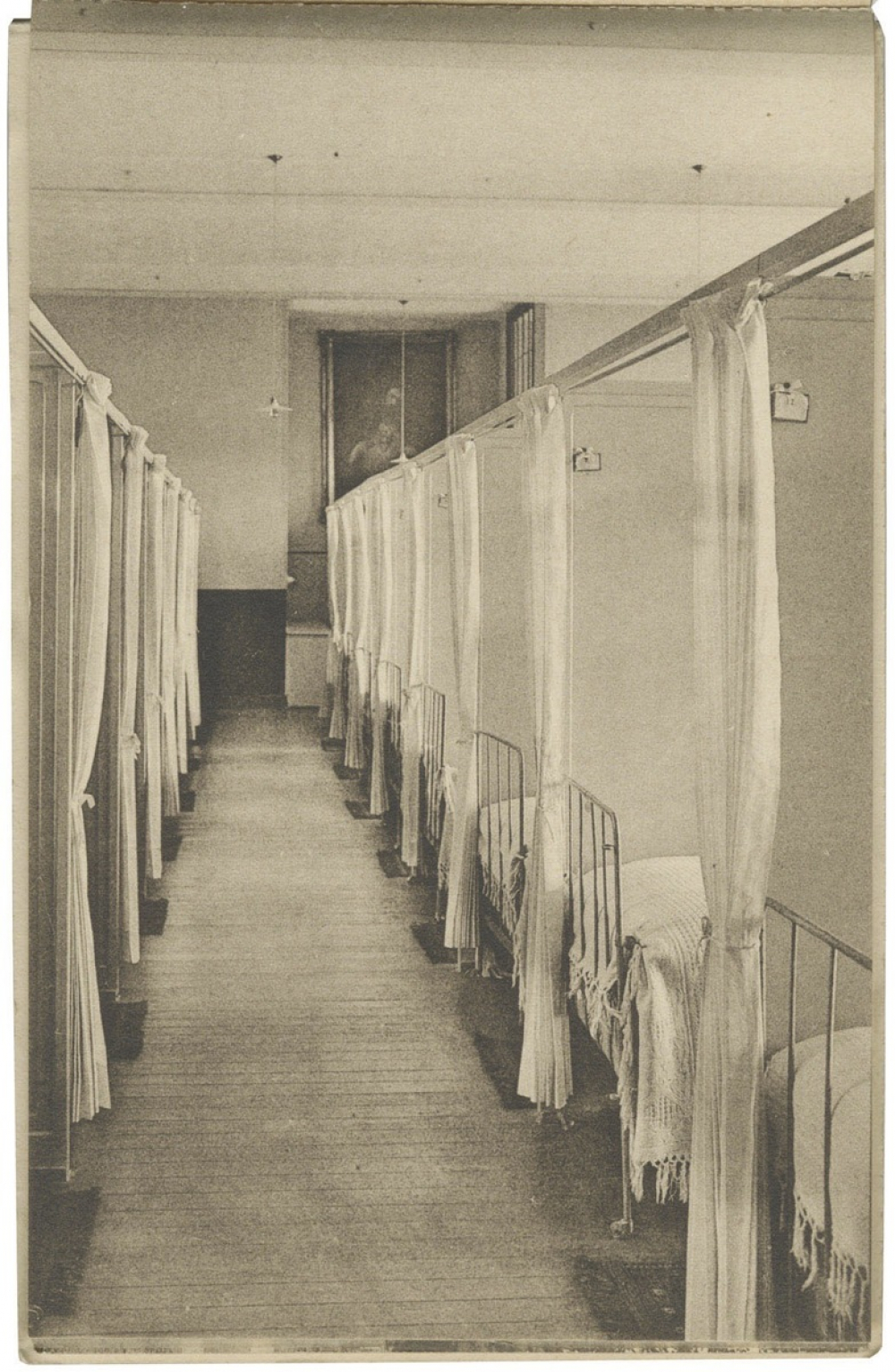 Etablissement des Fidèles Compagnes de Jésus - 93-95-97, Avenue Montjoie - Uccle - Cartes vues détachables - Dortoir.