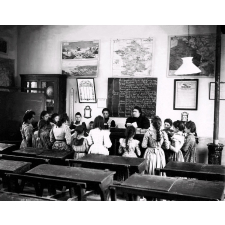 Une Leçon de lecture à la première classe de l'école de filles de Saint-Marcel.