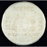 Plâtre de la médaille commémorative du centenaire du musée pédagogique.  