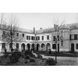 Ecole Normale d'Instituteurs de Châteauroux - Cour d'Honneur, le 12 avril 1899. 