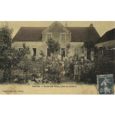 Heuilley - Ecole des Filles, (côté du jardin).
