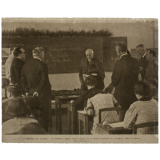 La Rentrée des classes : le Maréchal Pétain visite l'école de la petite commune de Lalizolle, près de Gannat.