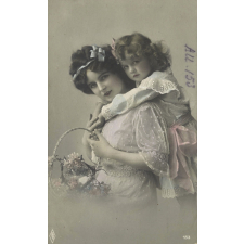 Fillette et sa mère.