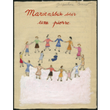 Marie assise sur une pierre.