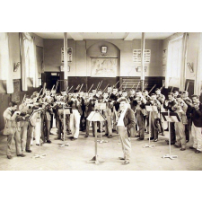 Ecole Normale d'instituteurs d'Orléans - Leçon de musique (1899). 