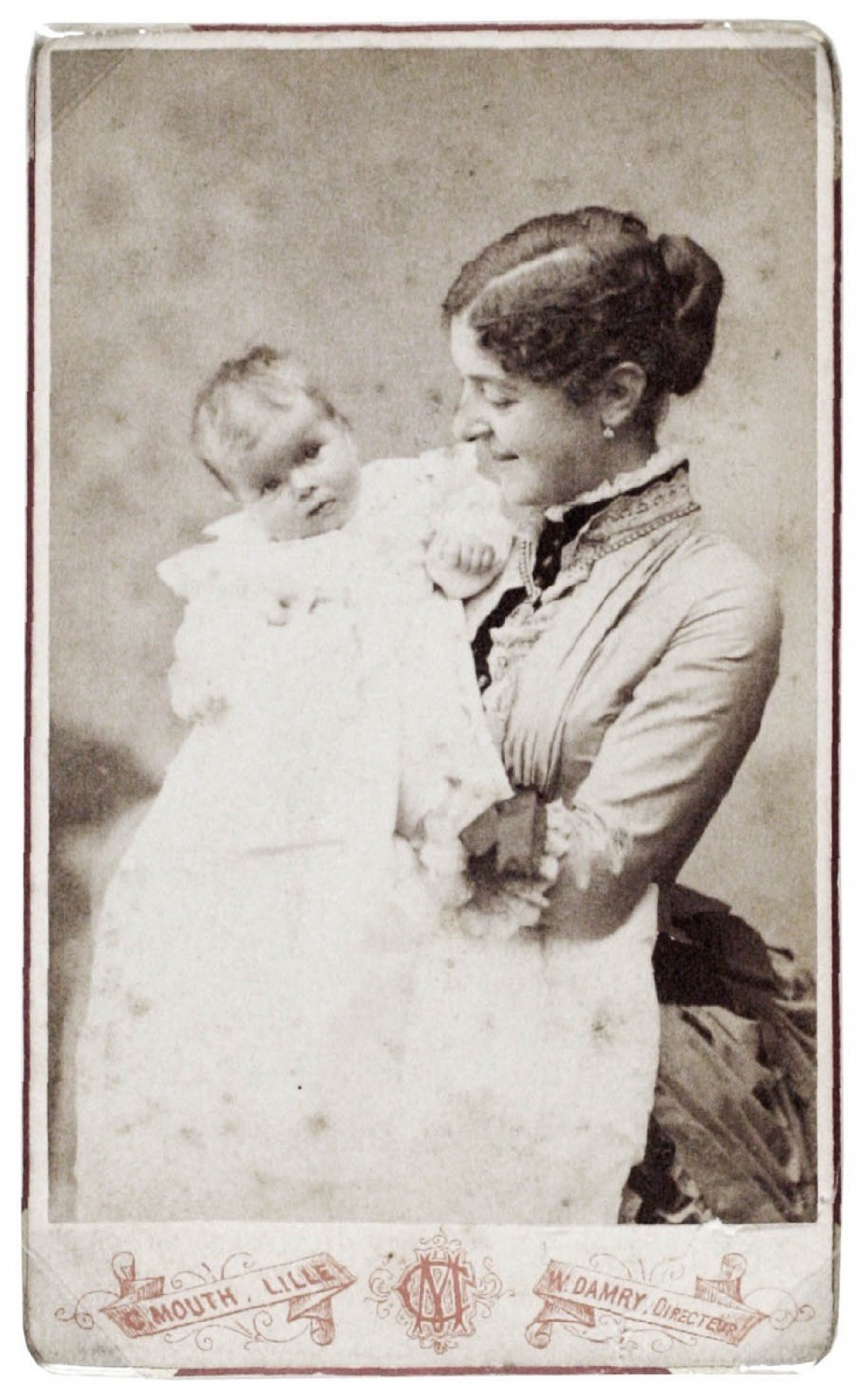Femme et nourrisson. 