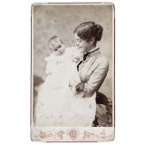 Femme et nourrisson. 