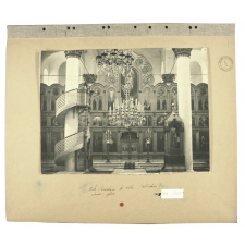 Ecole élémentaire orthodoxe de filles, intérieur de l'église, Yougoslavie.
