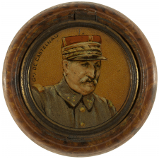 Boîte de boutons de chocolat Menier à l'effigie du général de Castelnau.