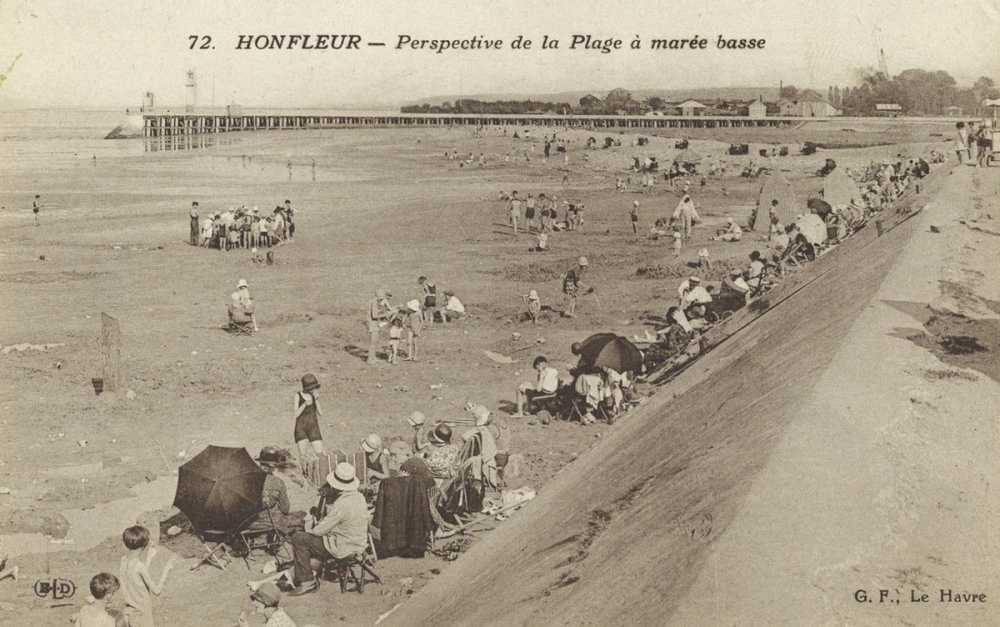 72 - Honfleur - Perspective de la plage à marée basse.