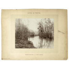 Lycée de Troyes, Terrain de jeux, La Seine en bordure.