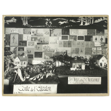 Exposition de travaux d'élèves sur le thème des contes et légendes. 