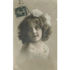 Portrait de fillette. 