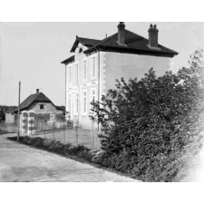 Nouvelle école des Filles de La Chapelle-Naude (1903). 