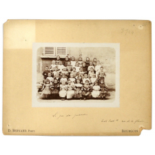 Photo de groupe, Ecole maternelle, rue de la Glacière, Bourgouin, Le jeu du piano.