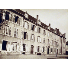 Ecole primaire supérieure de filles de Pont-à-Mousson - Entrée de l'école, côté cour.