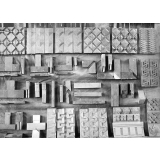 Ecole Normale d'instituteurs de Grenoble - Sculpture et assemblages. Exercices variés conservés à la salle de collection des travaux d'élèves. 