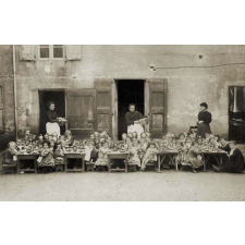 Ecole maternelle de l'Albinque, Castres, Cantine gratuite, Le repas des enfants.