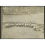 Ecole maternelle, 24 rue Delambre, Paris. Déjeuner.