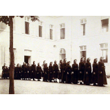 Ecole de filles de Baugé - La sortie des classes. .