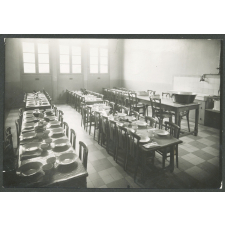 Ecole Victor Hugo de Rouen. La cantine.