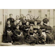 Ecole de jeunes filles : photo de classe.