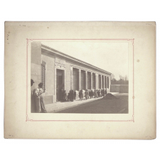 Ecole communale maternelle de Marseilles, entrée des élèves.