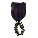 Palmes d'Officier d'Académie. 