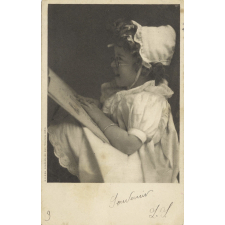 Fillette au livre. 