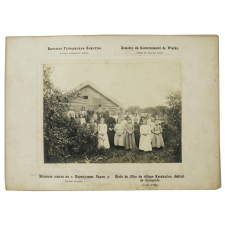Ecole de filles du village de Karakulino, district de Sarapoule groupe d'élèves, Zemstvo de Gouvernement de Wiatka, Album de vues des écoles. 