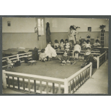 Jeux à l'école maternelle. 