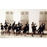 Ecoles de Mousserolles (Bayonne) et de Saint-Pierre d'Irube - Gymnastique : boxe (coup de pied bas). 