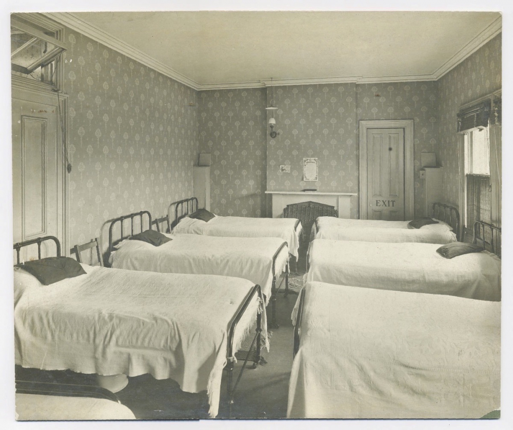 Oak Lodge Presidential School. Elder deal girls. 