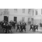 Ecole Pellerin à Beauvais - Gymnastique appliquée (groupe n°5) : Boxe, préliminaires : Garde - Salut. 