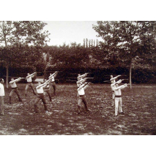 Ecole Normale d'instituteurs d'Orléans - Leçon de gymnastique avec bâton. 