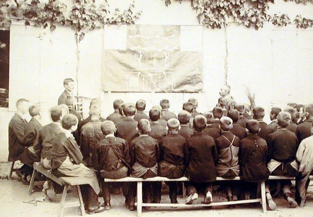 Cours à l'école de greffage - Leçon théorique. .