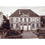 La Façade de l'école de Mersuey. 