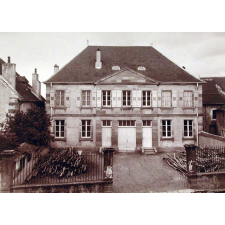 La Façade de l'école de Mersuey.