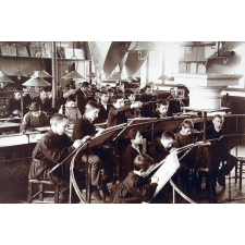 Ecole primaire élémentaire et supérieure de garçons rue Thénard à Sens - Séance de dessin. 